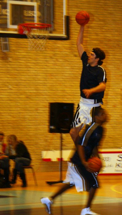 Brian Sigafoos dunking during the layup line in Denmark